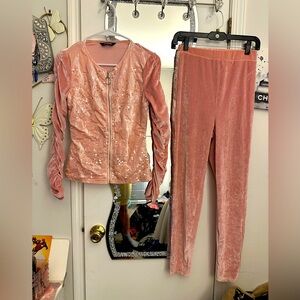 BNWOT- CHICME 2 pc set W/M